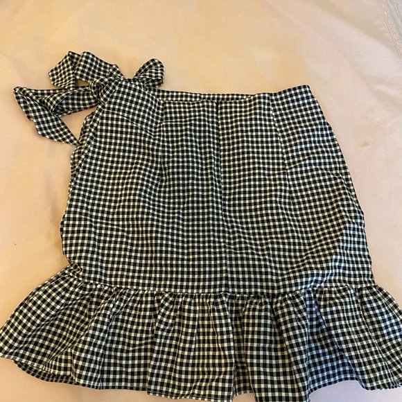 Tie Waist Gingham Ruffle Trim Wrap Skirt - Picture 2 of 3